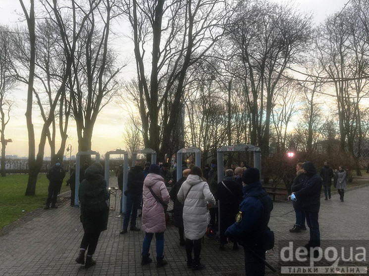 В Киеве пройти к Мемориалу жертв Голодом…