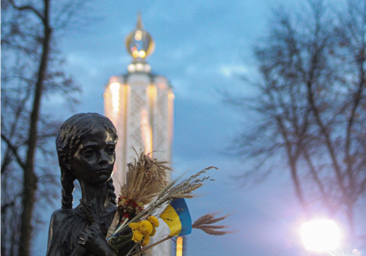 В Киеве почтили память жертв Голодоморов…