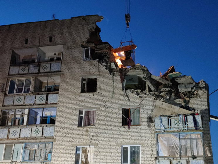 Взрыв в доме в Новой Одессе: Из-под зава…