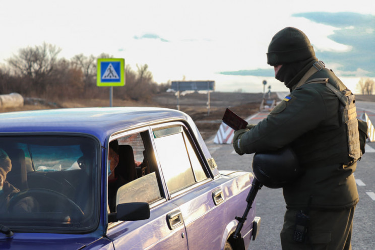 На КПВВ Донбасса за неделю задержали 142…