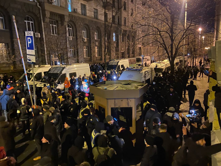 "На билет в Ростов": Митингующие бросают…