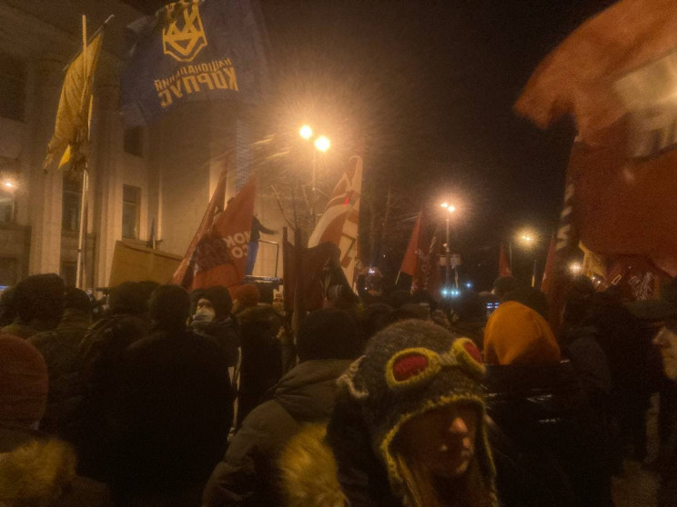 Протестувальники повз Кабмін повертаютьс…