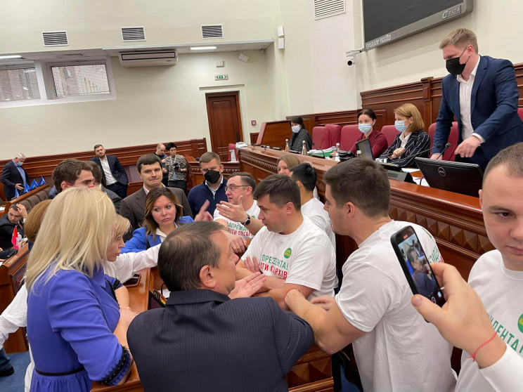 "За президента против олигархов": Депута…
