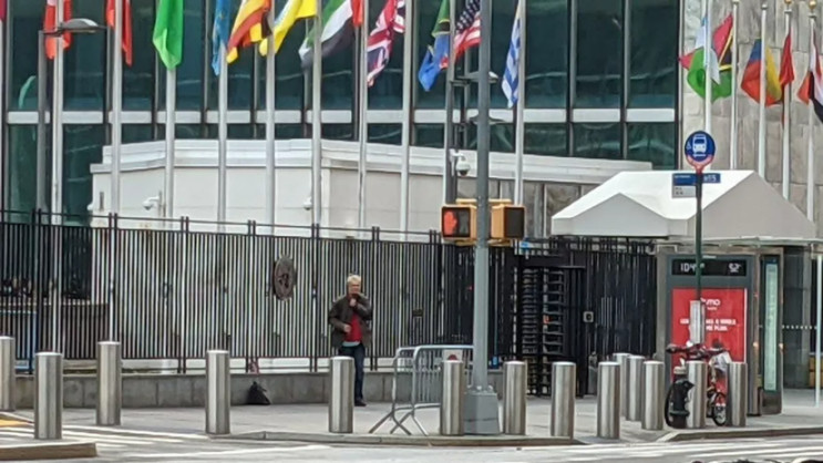 У штаб-квартиры ООН заметили вооруженног…