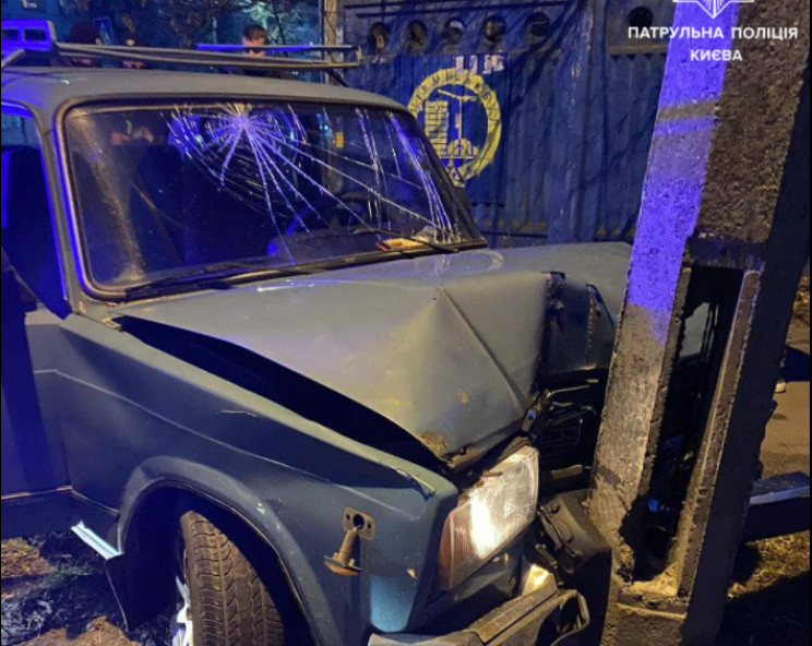 У Києві п'яний в мотлох водій втікав від…