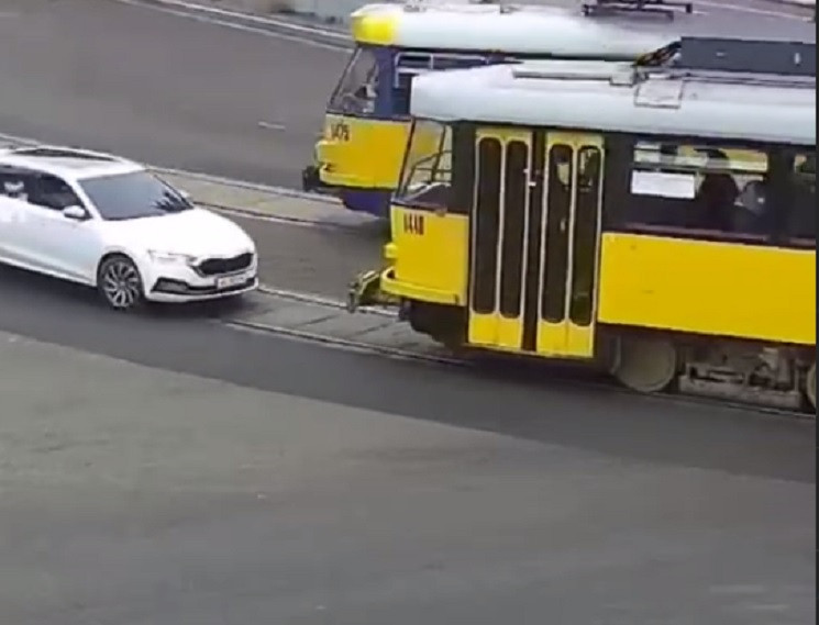 Замаскировался: Появилось видео, как в Д…