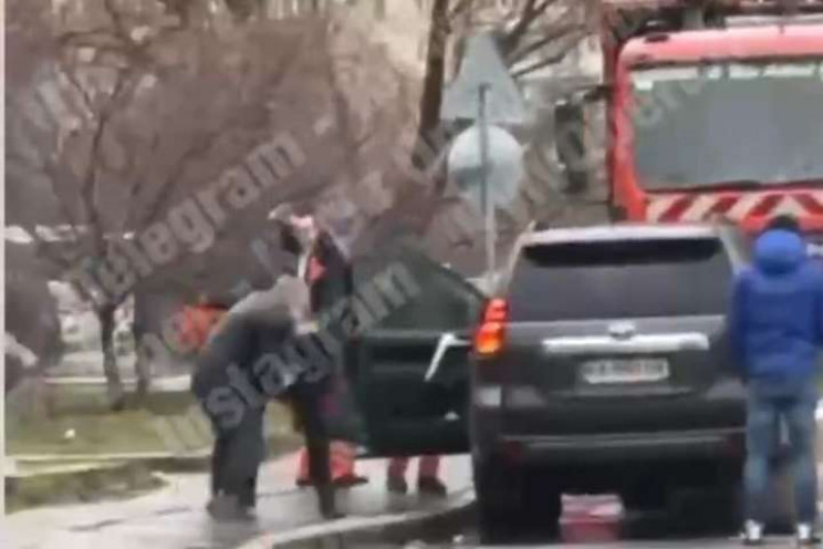 У Києві водій кинувся на пішохода з кула…