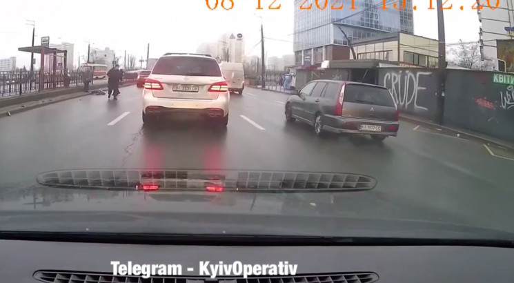 У Києві на Братиславській водій збив піш…