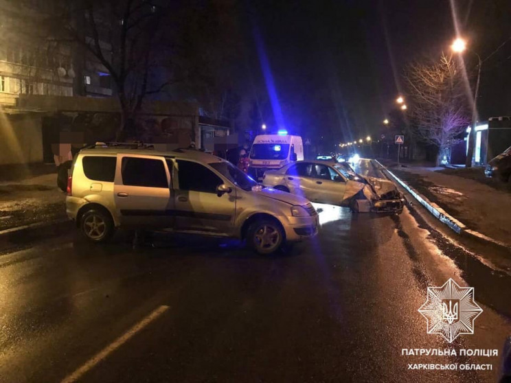 В Харькове разбились два авто: "Скорая"…