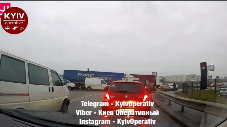 Образовалась гигантская пробка: В Киеве…