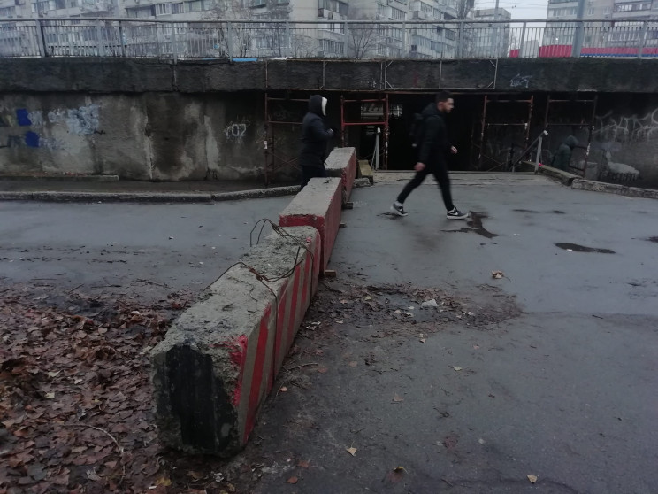 Готовятся к ремонту: На Оболони возле "ш…