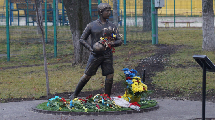 У Краматорську відкрили пам'ятник футбол…
