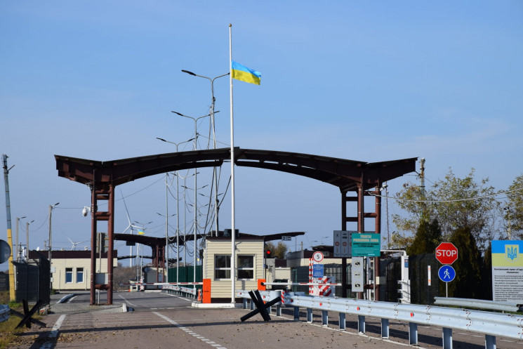 Через КПВВ в Херсонской области пытались…