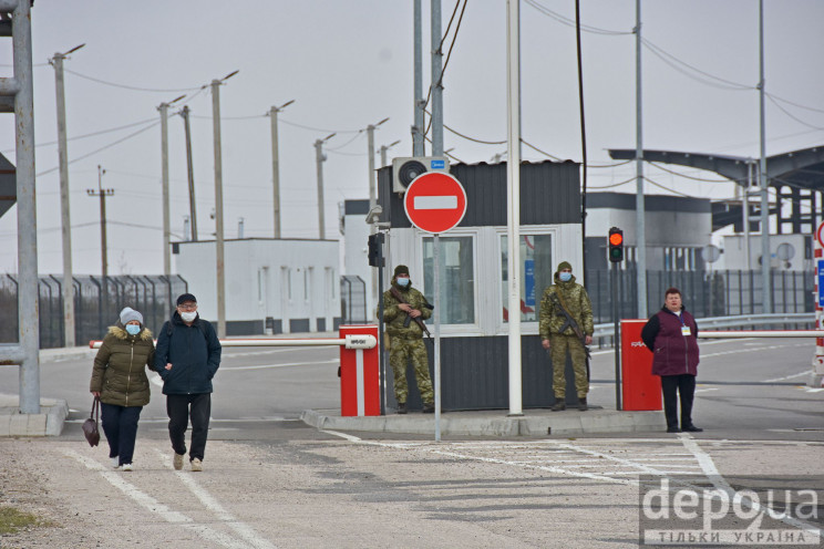 На КПВВ "Чонгар" вже можна отримувати оф…