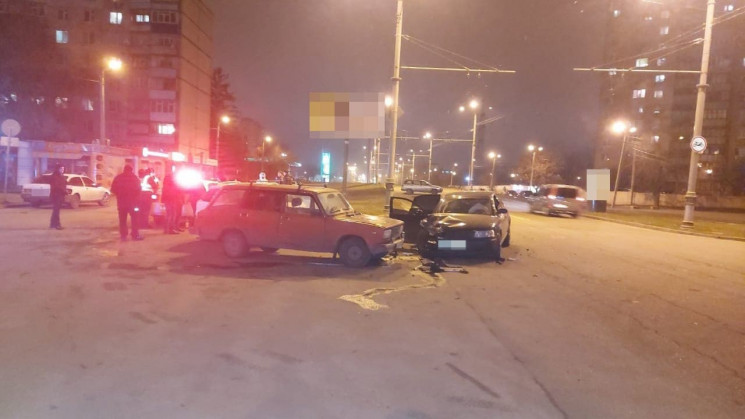 В Харькове четыре авто столкнулись на пр…