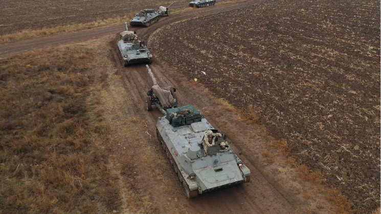 Украинские военные недалеко от границы с оккупированным Крымом тренировались отбивать танковые атаки