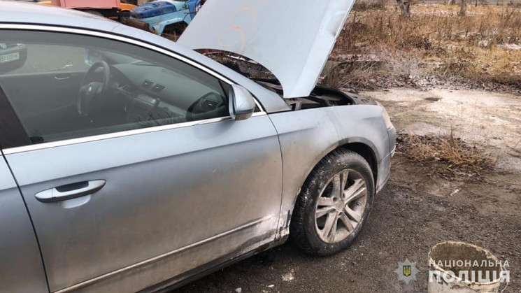 На Кам'янеччині посеред дня підпалили ле…