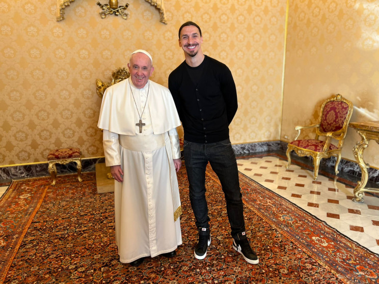 Папа Римский встретился с форвардом Ибра…