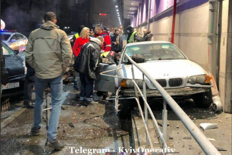 У Києві на Оболоні водій BMW протаранив…