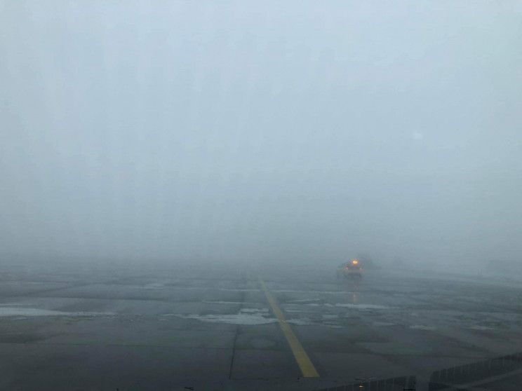 Через сильний туман львівський аеропорт…