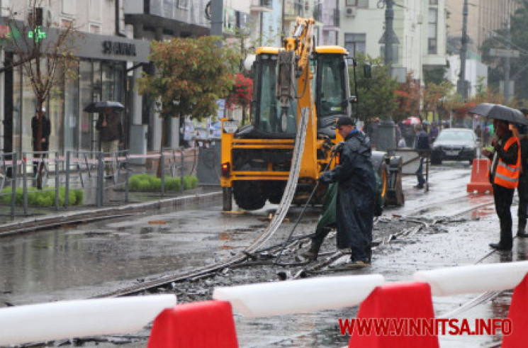 У центрі Вінниці демонтують трамвайну ко…
