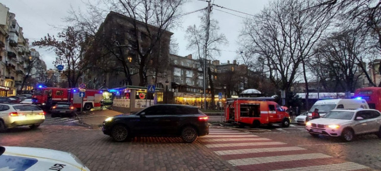 Пожежа в ресторані на Печерську: Рятувал…