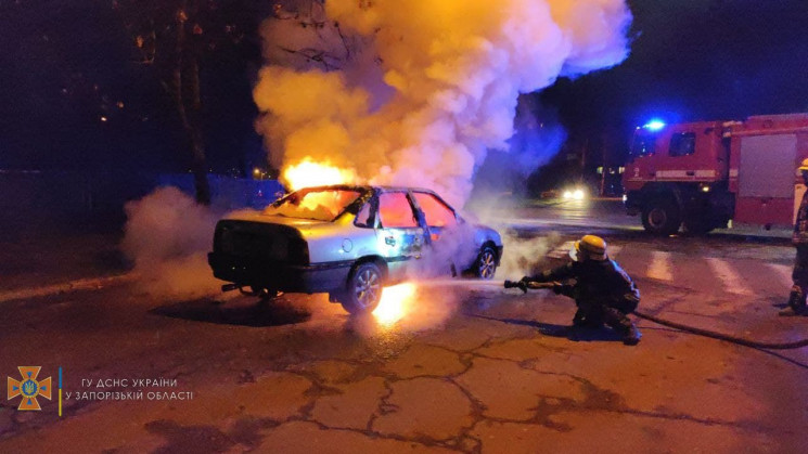 У Запорізькій області вночі палали автів…
