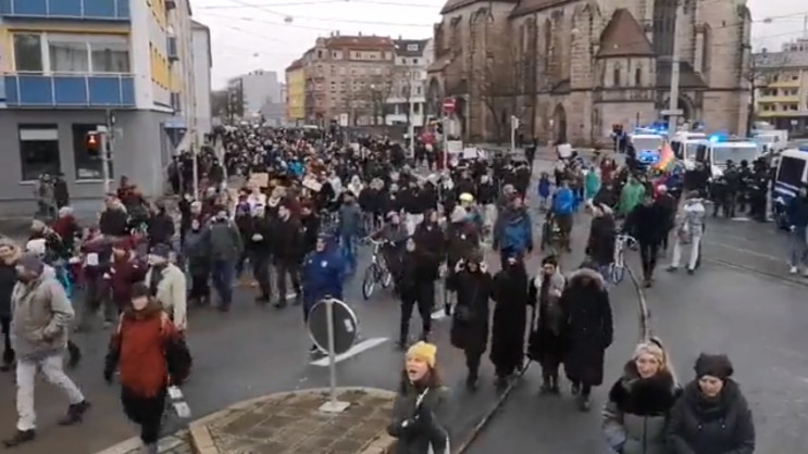 У Німеччині масові протести COVID-дисиде…