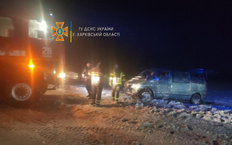Снегопад на Харьковщине: Спасатели вытас…