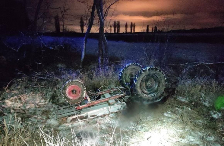 Під Києвом в ДТП загинули водій та пасаж…