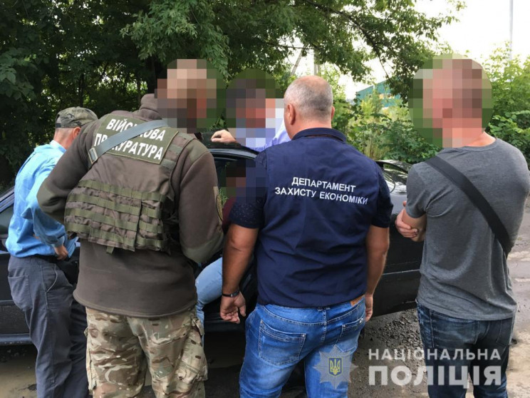 На Вінниччині затримали митників, які на…