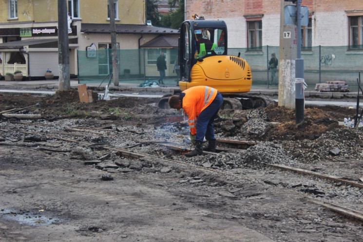 На Замостянській демонтували колію на па…