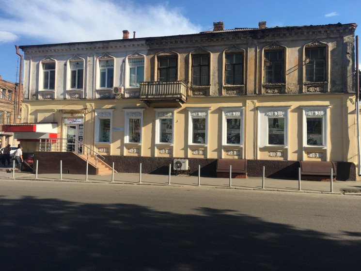 У центрі Дніпра знищили "кричущий" фасад…