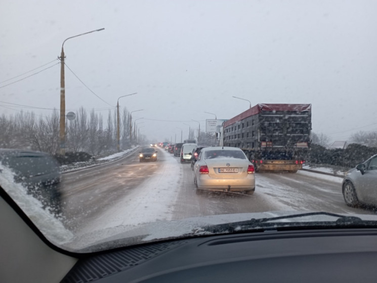 У Миколаєві пробки та аварії: Дороги зам…