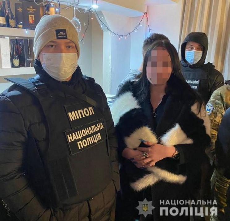 В Киеве девушки приводили ребят на свида…