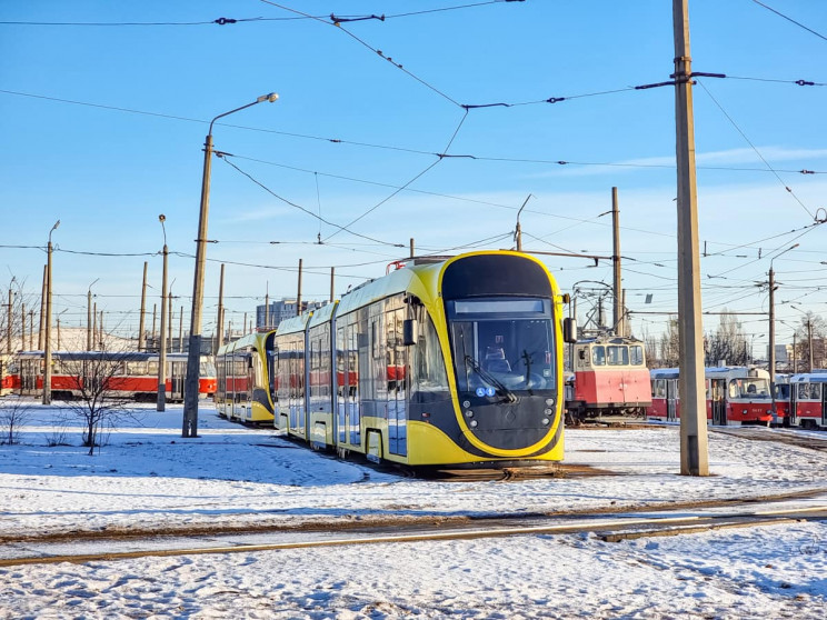 На лівому березі Києва на маршрути вийду…