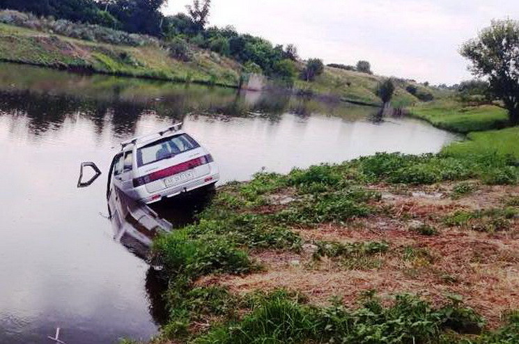 На Дніпропетровщині чоловік втопив автів…