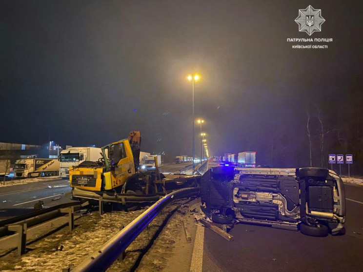На трассе Киев-Чоп столкнулись грузовик…