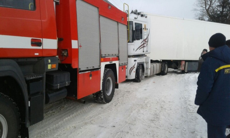 В Харькове грузовик с медицинским кислор…
