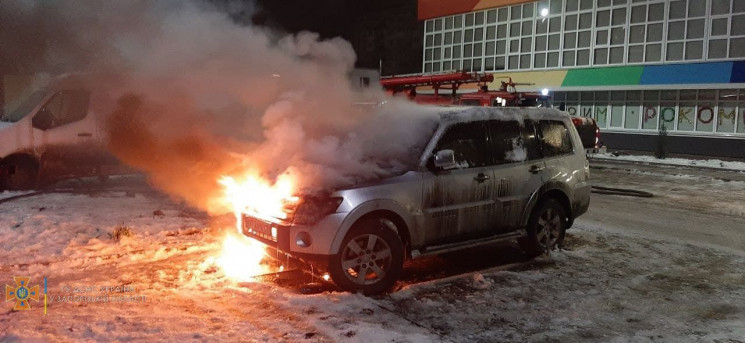 У Запорізькій області вночі палала автів…