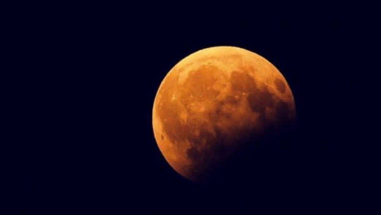Вінничани спостерігали місячне затемненн…