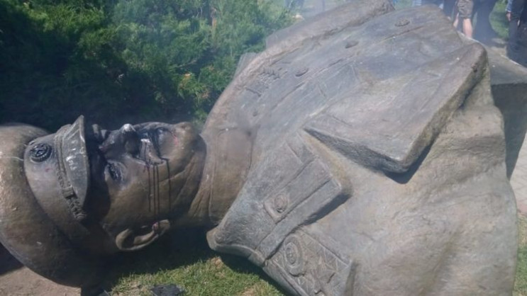 Восстановление памятника Жукову в Харько…