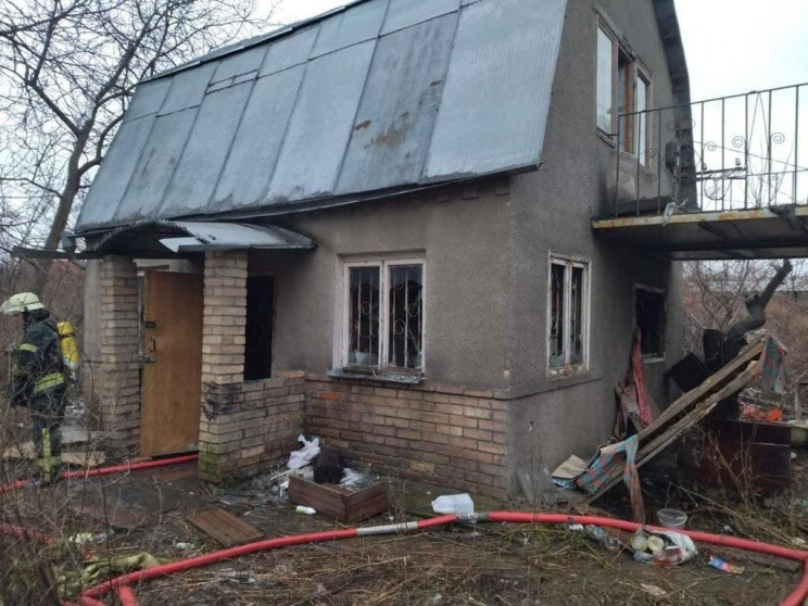 У Києві горів приватний будинок, загинул…