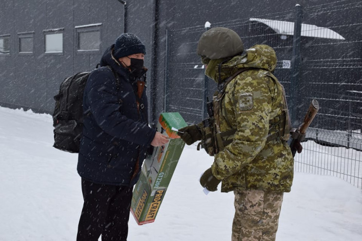 Окупанти на Донбасі блокують п'ять із се…