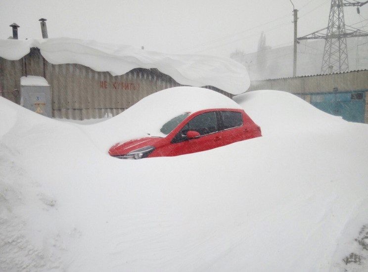 Сніговий шторм у Харкові: Поліція просит…