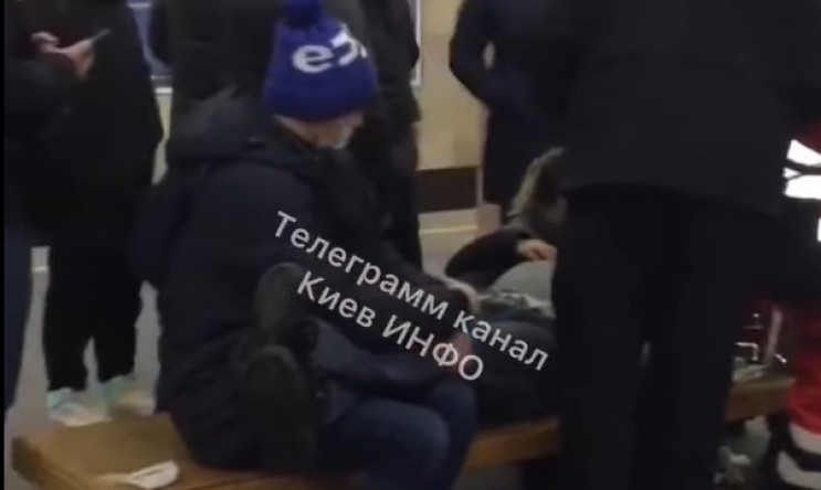 В Киеве на станции метро подрались пасса…