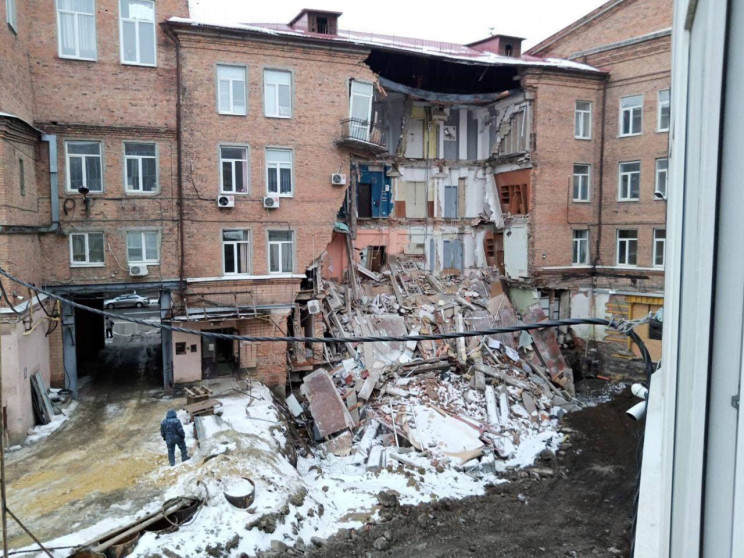 Обвал будинку в Харкові: У мережі оприлю…