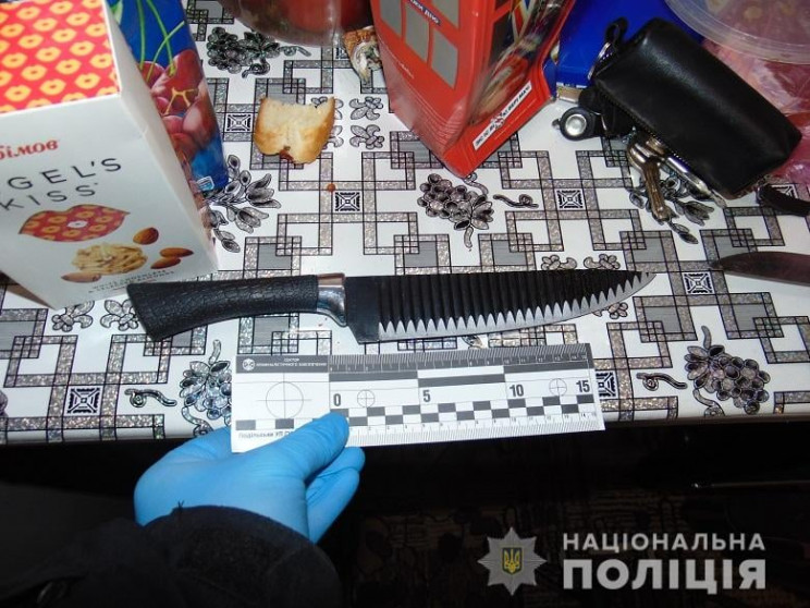 У Києві під час застілля жінка ножем пор…