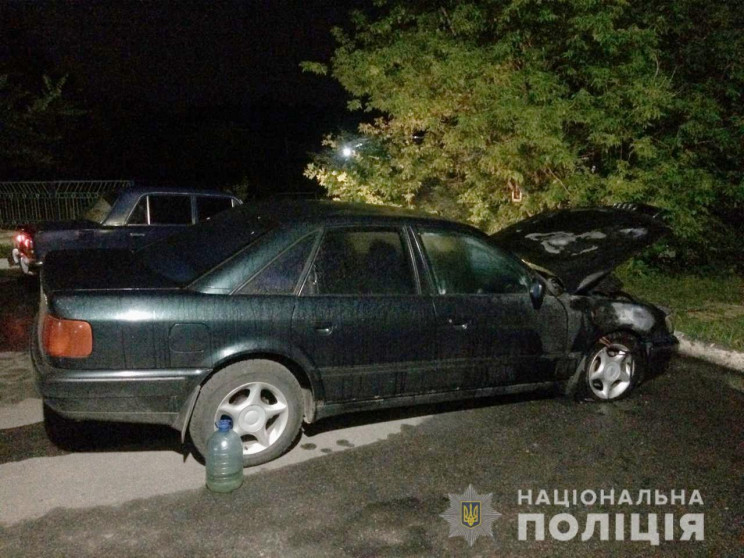 На Харьковщине огонь уничтожил три авто…