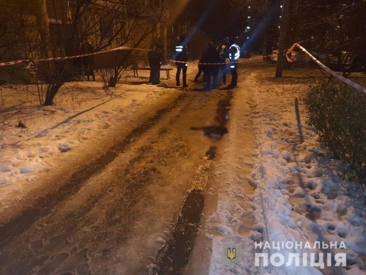 В Харькове возле дома нашли тело младенц…